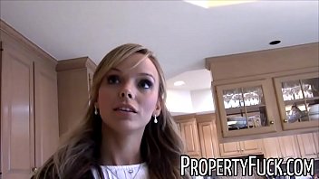 Video Porn Blonde Real Estate caliente