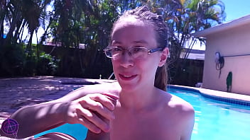 Jackie Ingenious Busty Woman In The Pool