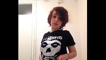 Hot Emo Teen Strips, Flashes And Fingers On Webcam