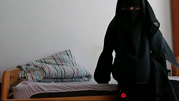 Wwomen In Niqab Show Ass Porn Pics