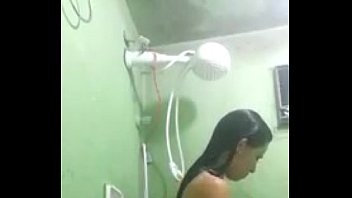 Linda mulher em videos de sexo no banho