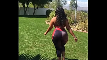 Nice Shaped Woman Oil Herself And Walking Around 48Fps