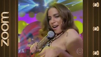 Peitos de anitta