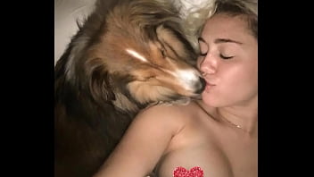 Miley Cyrus Lookalike Flashes Her Tits