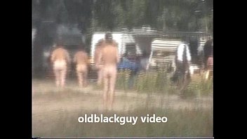 Jeune Fille Dans Camp De Nudiste Porno