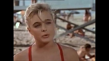 Erika eleniak nua