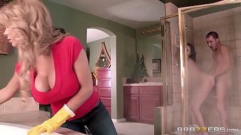 Brazzers - Partage De La Scène De La Douche