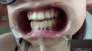 Porno Hd Stretching Pump Cock With The Mouth And Teeth