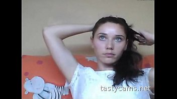Webcam Girl Shows Off Body!!!!!!!!!!!!!!