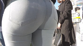 Pawg In Tight Jeans!