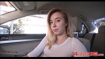 Young Minet Suce In The Car Porn