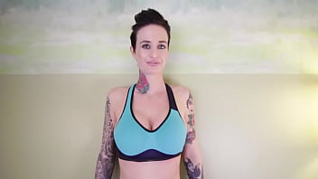 Pornstar Ashlynn Brooke Shows Her Body Off