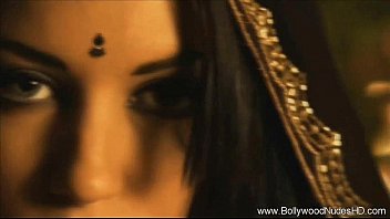 Exotic Bollywood Beauty From India
