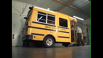 Young Girl cogidod In A Bus Porn Video
