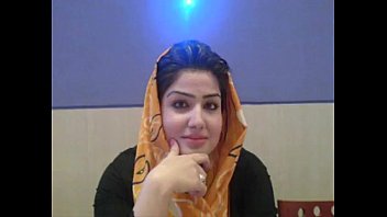 Oriental Paki Femme Musulmane Dans Tricheurs Hijab Rouge Youjizz