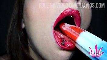 Gros Étiré Langue Percée Bouche Fétiche Popsicle Tease