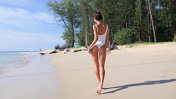 Mature Lengthen Leg Lifted At The Beach Porn Pictures