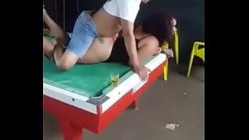 Doigtée Dans Un Bar Porno Amateur De Sexe