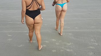 Moi Et Mon Ami Profitant De Savoureux Sur La Plage !!! Fée Au Miel - Paty Butt - El Toro De Oro