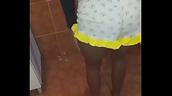 Novinha rebolando de pijama