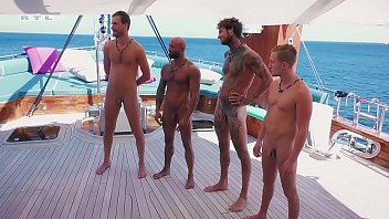 Naked Dreamboat Turns Back And Shows Sizzling Puffy Bottom