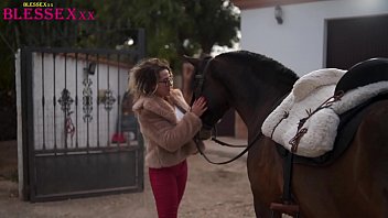 Baiser En Missionnaire Par Un Cheval Porno