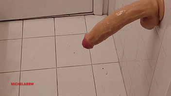 Bain De Masturbation Avec Une Grosse Bite