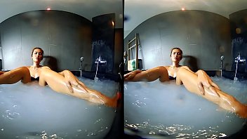 Double Showerhead Masturbation, Pee And Soaping In Bathtub - Vrpussyvision