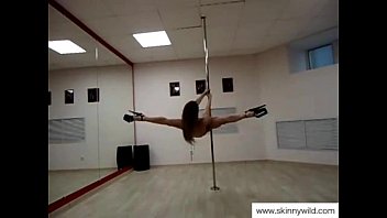 Crossdresser Pole Dancer Porn Pics