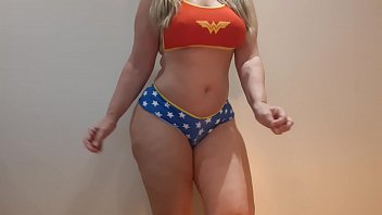 Wonder Woman Nue