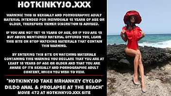 Hotkinkyjo Prend Un Gode Cyclop Mrhankey Anal Et Prolapsus À La Plage