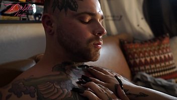 Teaser De Sexe Brut De Couple Tatoué - Je Peux Gaper Aussi!