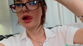 Amateur Jeune Gars Dans Glases Se Masturbe Solo