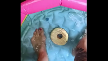 Cleaning Pool Feet