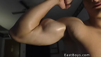 Bulk Biceps Human Gay Porn