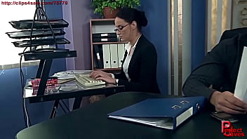 Japanese Female Boss Is Licked Pussy In Office