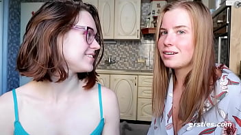 Sexy Real Amateur Lesbos