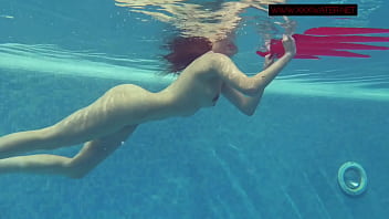 Lina Mercury Pornstar Russe Aux Gros Seins Aime La Piscine