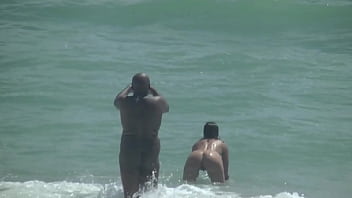 3D Couple At The Beach Fucks In Public