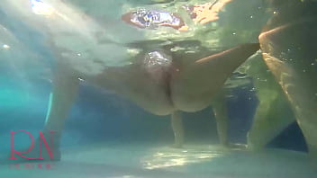 Beautiful Babe Cunt Fingered Under Water