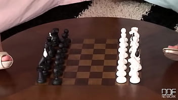 Jeu D'éChecs Lesbien Chaud Au Lit