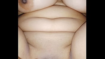 Gros Seins Secouant Et Doigté Fille Chaude Indienne