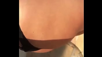 Coroa amadora gozando na massagem