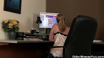 Older woman fun porn