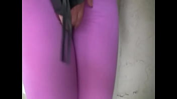 Peeing in leggings