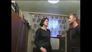 Morena de 18 anos peituda