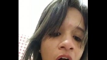 Safadinha fedendo na sua primeira cena de video