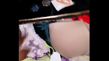 Aunty showing panty