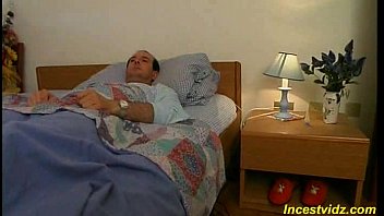 Avô comendo cu de neta