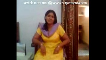 Indian aunty cleavage